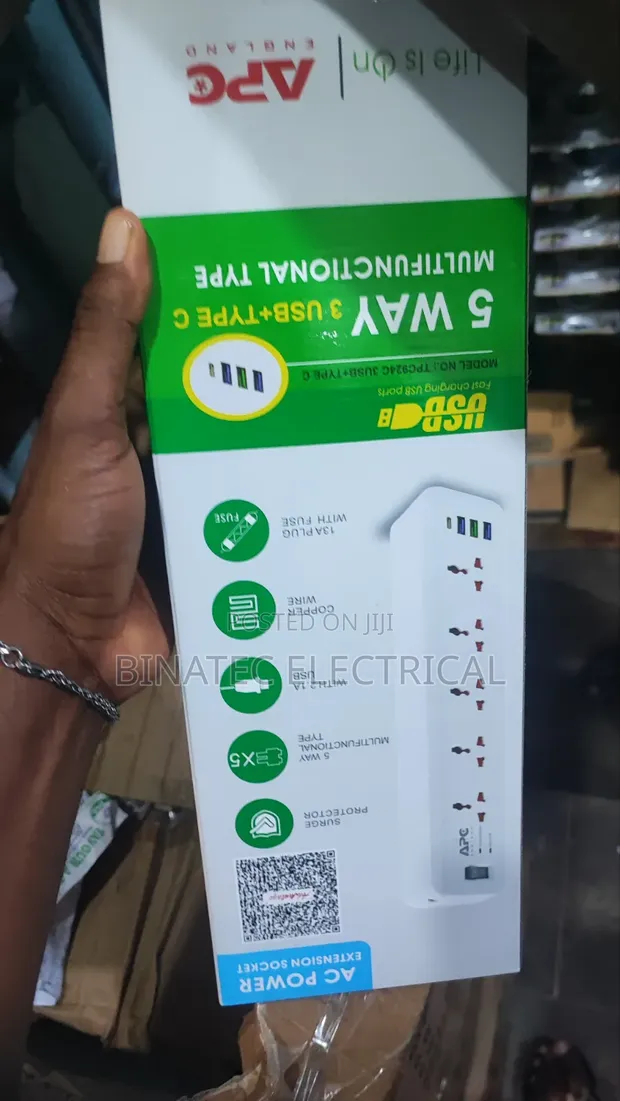 APC 5-Way Extension Socket with USB Charging Ports - 1
