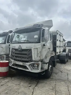 Brand New CNHTC Howo Tractor Head (CNG)