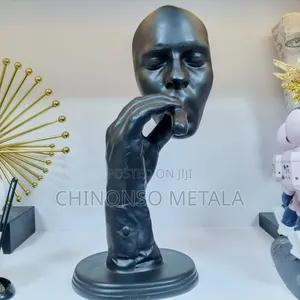 Kayan ado na Mutum Mai Shan Taba - Baƙi