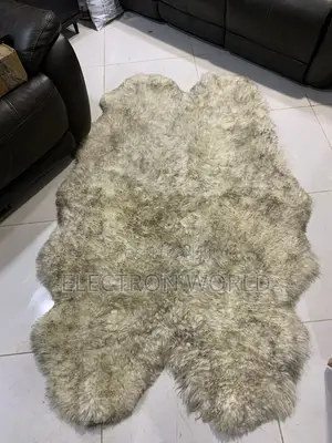 Royal Heritage Fur Centre Rug - Ivory