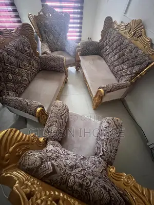 Jerin Royal Chairs - An Yi Amfani Da Su A Hankali