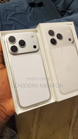 Apple iPhone 17 Pro 256GB White (Cracked Screen)