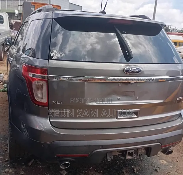 Ford Explorer 2013 Grey - 1