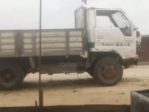 Toyota Dyna Truck 1992 Fari