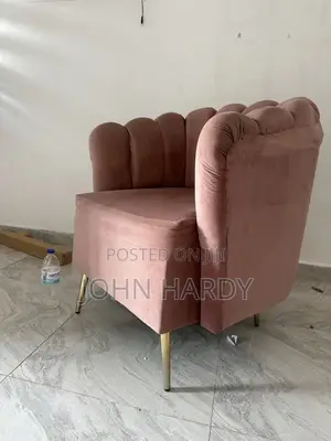 Accent Chair da Stool Mai Tarewa - Home Interiors