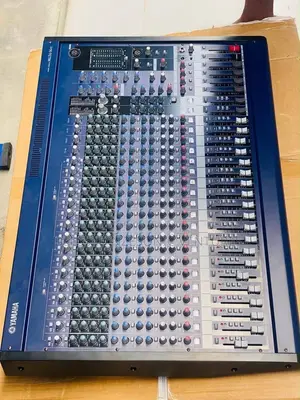 Yamaha MG24FX 24-Channel Mixing Console