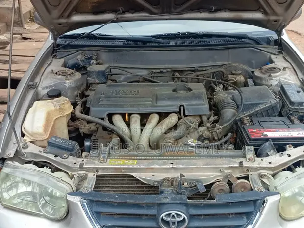 Toyota Corolla 2001 Silver - 1