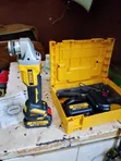 DeWALT 48V Cordless Angle Grinder - Cikakken Kit - 2