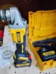 DeWALT 48V Cordless Angle Grinder - Cikakken Kit - 3