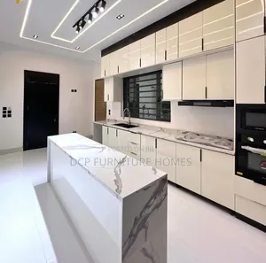 Custom Fitted Kitchen Cabinets & Islands