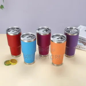 900ml Babban Kofin Karfe Mai Gina Bango Biyu Da Bambaro