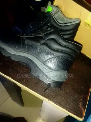 Julius Berger Takalmi na Tsaro (Sabon Sama)