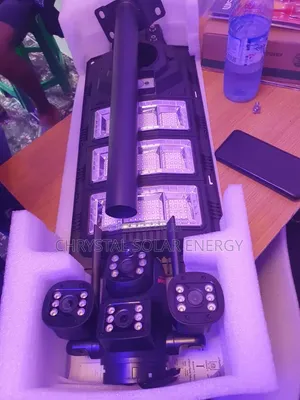 Fitilar Titin Solar tare da Kamara ta CCTV mai 4G (V380 Pro)