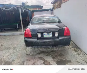 Lincoln Town Car 2000 Baki