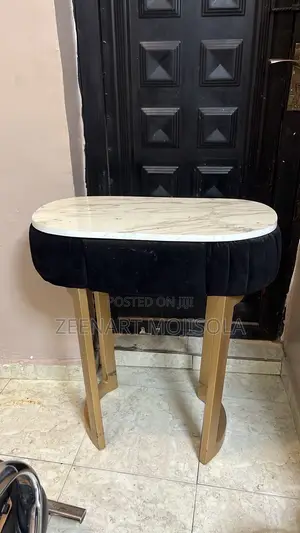 Home Interiors Table na Studio
