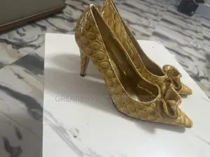 Luxury Gold Pointed-Toe Stiletto Heels