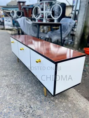 Sabon 4ft TV Console Mai Ƙofofi 3
