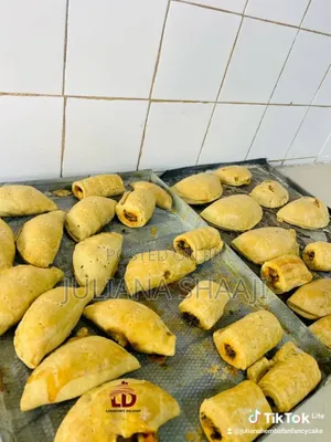 Small Chops - Delicious Cakes
