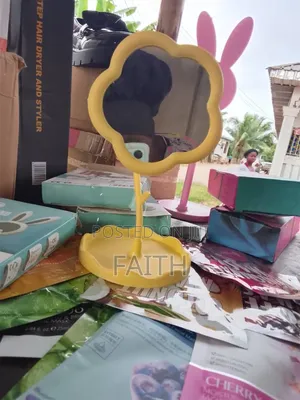 Sunflower Rotating Makeup Mirror tare da Tray
