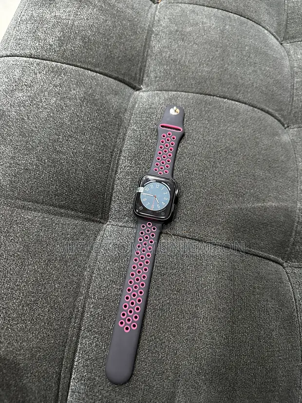 Apple Watch Series 5 44mm - 1