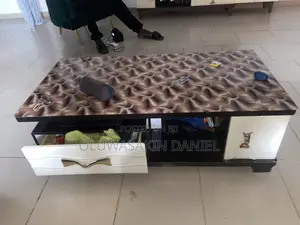 Modern Royal Luxury Center Table mai Leda
