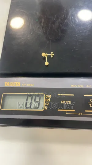  Karin Zare 18 Karat Zinariya Ga Yarinya