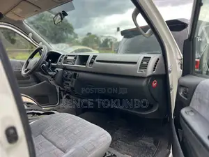 Toyota HiAce 2012 White Commuter GL