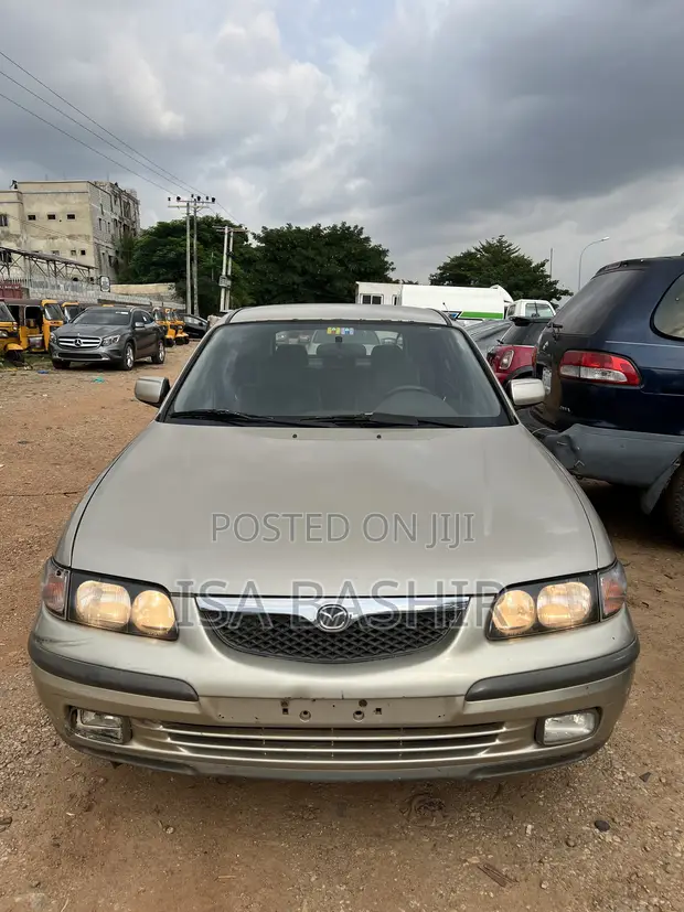 Mazda 3 2002 Gold - 1