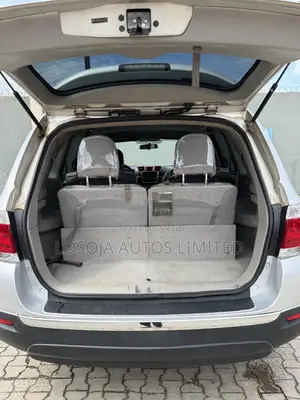 Toyota Highlander SE 3.5L 4WD 2013 Silver