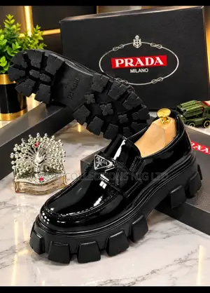 Italian Made Luxury Black Patent Leather Loafers - Cikakken Akwati