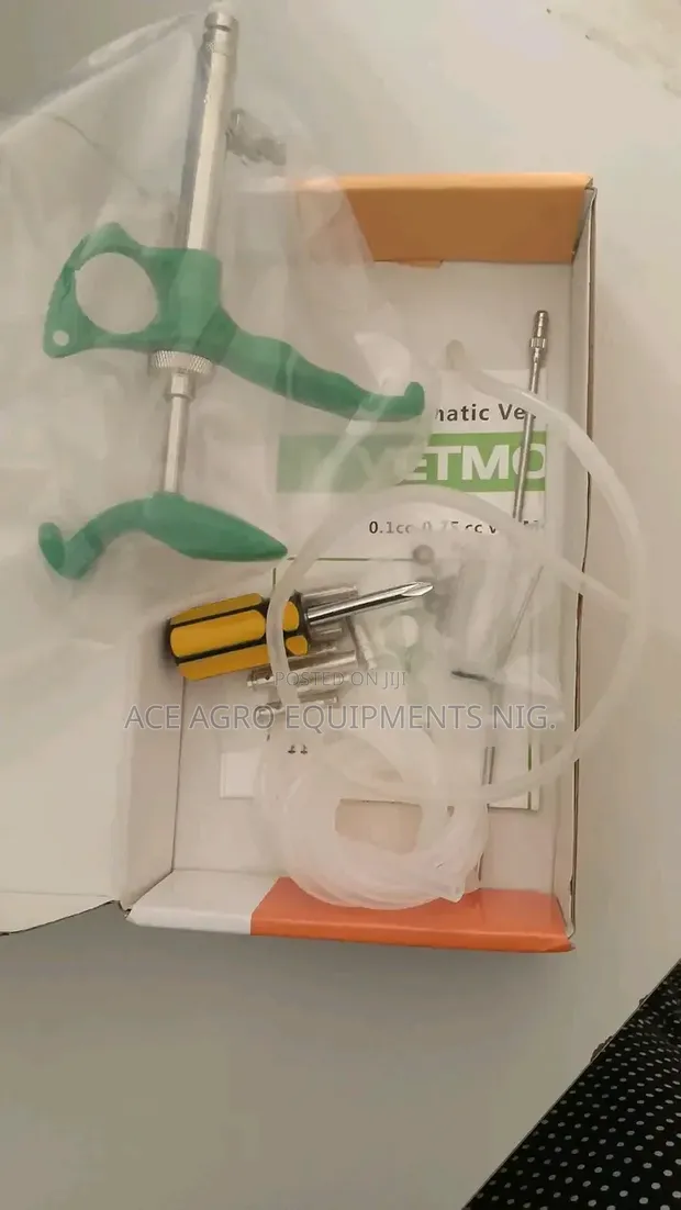 Brand New Poultry Vaccinator Injector - 1