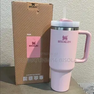 Sabon Stanley Cup A Cikin Akwati