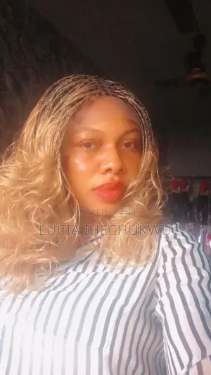 Kyakkyawan Wig ɗin Gashi Mai Ƙulli & Gashin Ɗan Adam