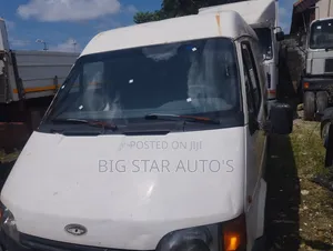 Ford Transit 2006 Body na Kwantena