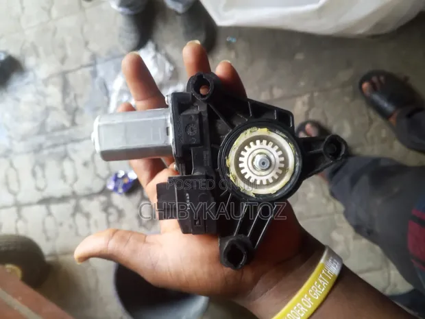 Mercedes-Benz C300 W205 Window Motor (Used) - 1