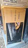 Yamaha PSR-E483 61-Key Mai Girma Mai Sensitif na Digital Keyboard - 1