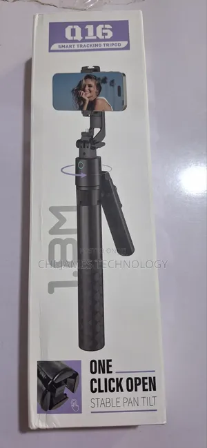 Q16 Smart Auto-Tracking Tripod / Selfie Stick