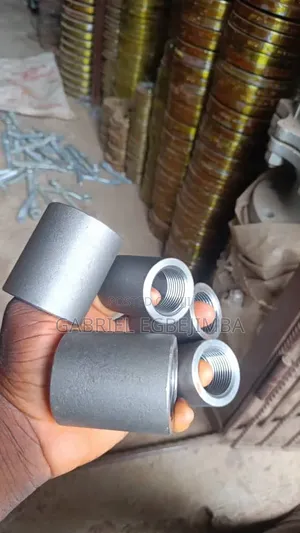 1" x 3000 Socket Carbon Steel Threaded
