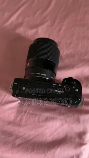 Sony ZV-E10 Mirrorless Camera with 30mm f/1.4 Sigma Lens