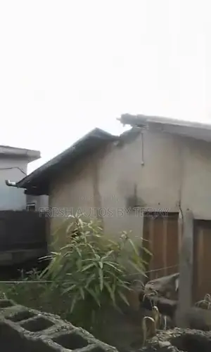 Bungalow Mai Bukatar Rusawa a Rabin Plot Don Siyarwa, Akiode