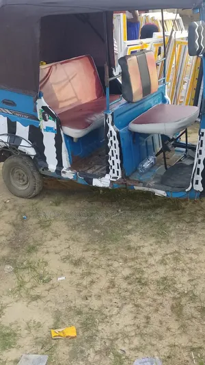 TVS King Deluxe Plus iTouch Start Tricycle 2025 Blue