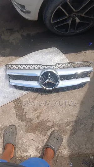 Sabon Gaban Grille na Mercedes-Benz GLK 2015
