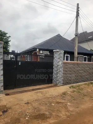 Sabon Ginin Gida Mai Dakuna 4 Da Kuma Dakunan Kasa Da Kasa Don Siyarwa A Osogbo