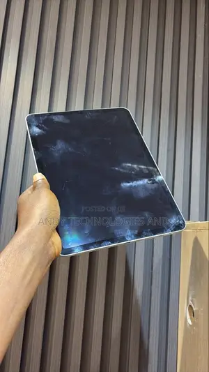 Apple iPad Pro (2022) 256GB Silver