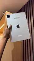 Apple iPad Pro (2022) 256GB Silver - 2