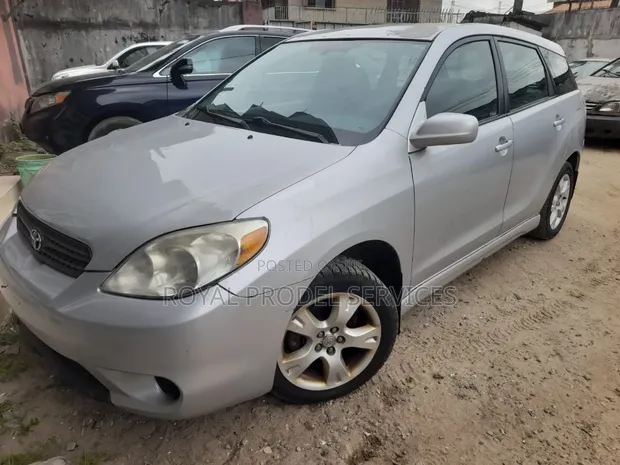 Toyota Matrix 2005 Silver - 1