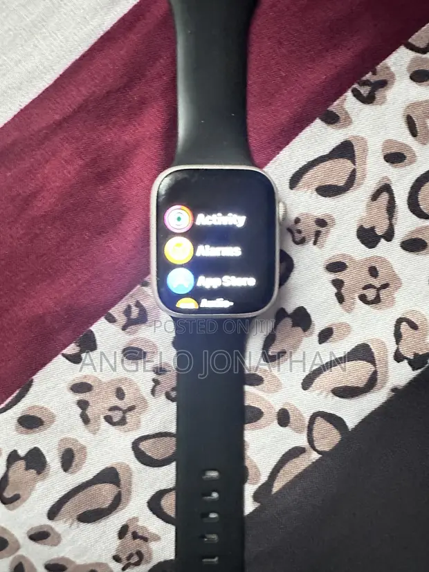 Apple Watch Series 7 - 1