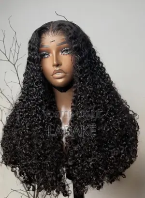 Gashin Pixie Curls tare da 5x5 Closure