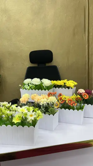 Stylish Table Flower Decor - Brand New