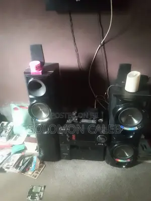 LG Boom Mai Amfani Guda Daya Mai Sauraren Bluetooth